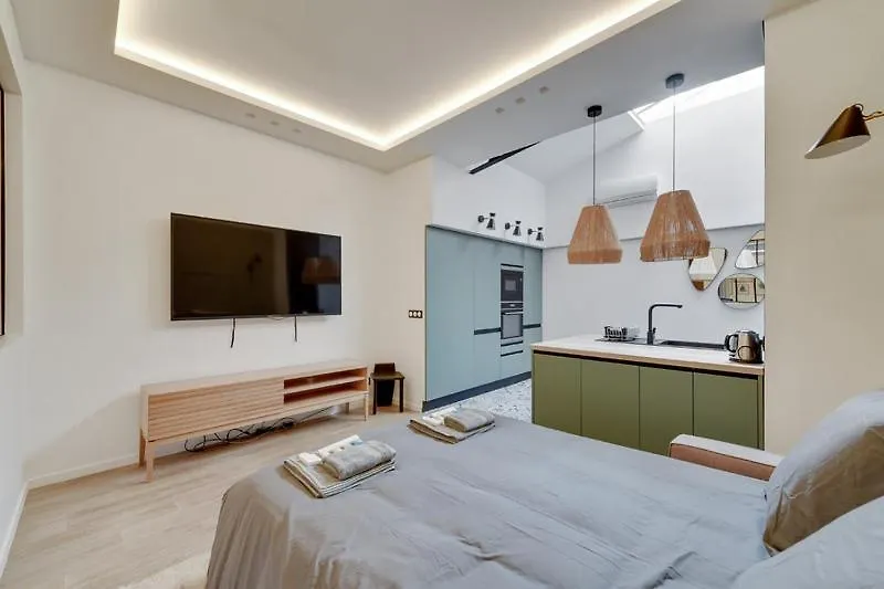 166 Roza - Superb In Paris.